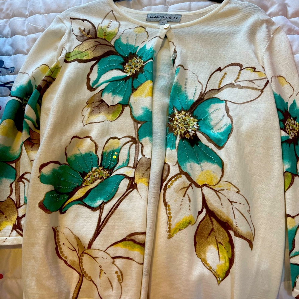 Stunning floral cardigan in cream and aqua.
